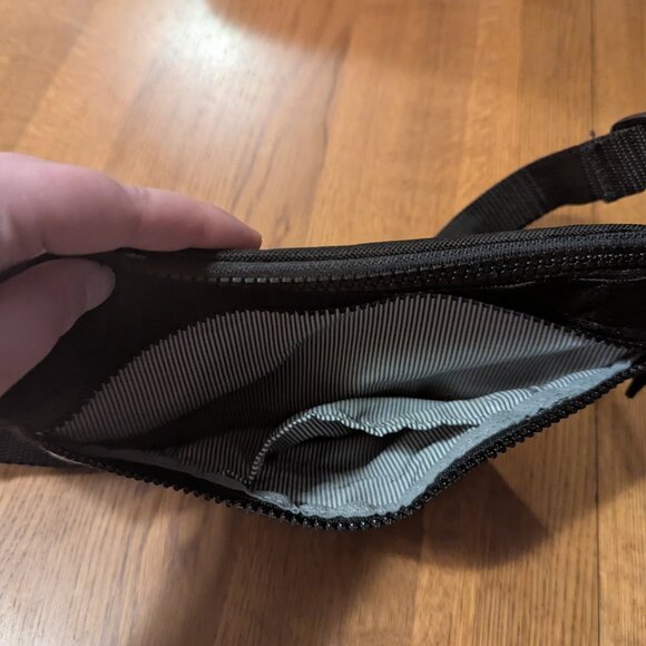 Small gray and black fanny pack - Picture 5 of 6